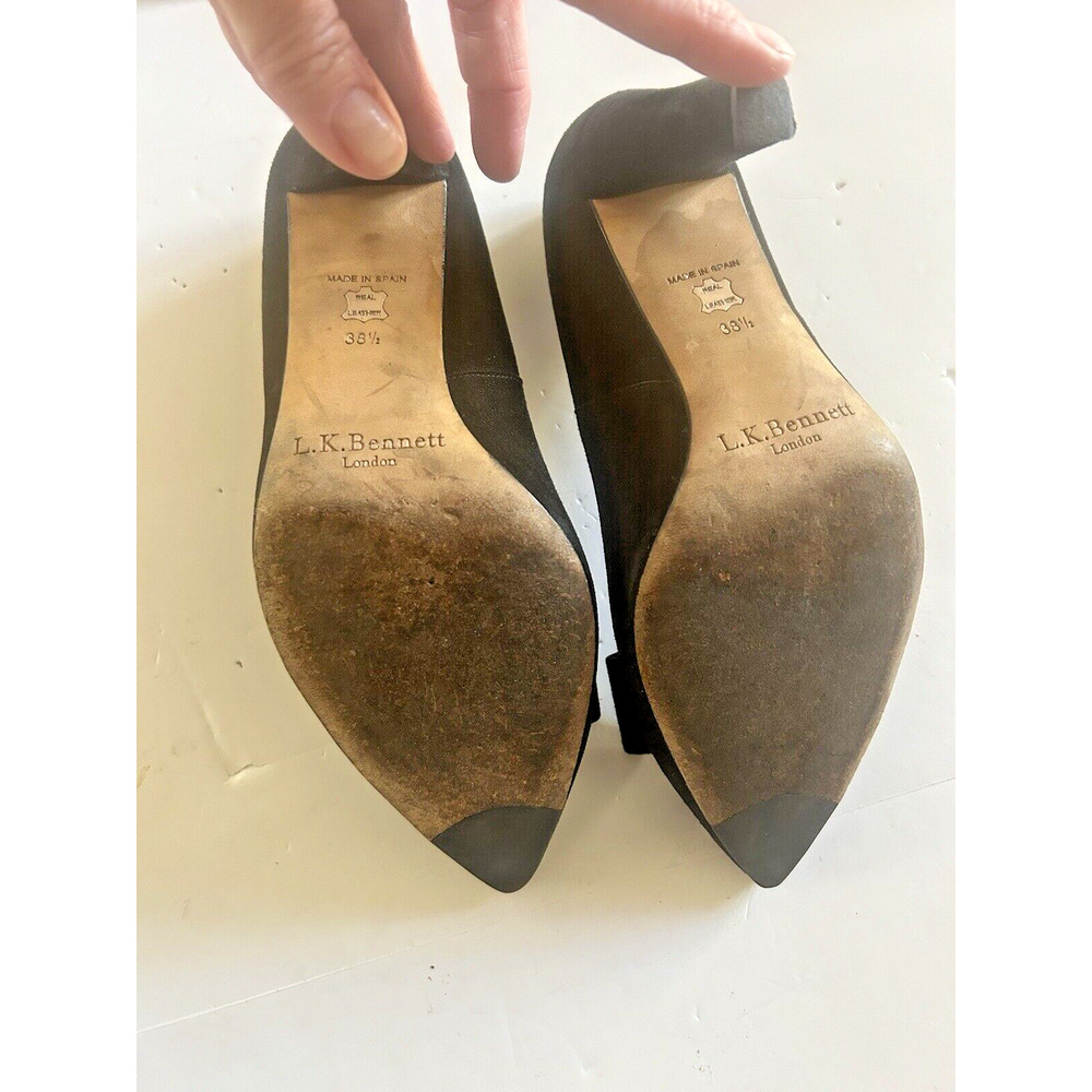 L.K. BENNETT Black Suede Court Shoes Pumps Bow Detail Sze 38.5 US 7.5 Beautiful! - Picture 7 of 12